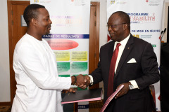 25_05_08_SIGNCONTRAT_021