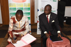 25_05_08_SIGNCONTRAT_024